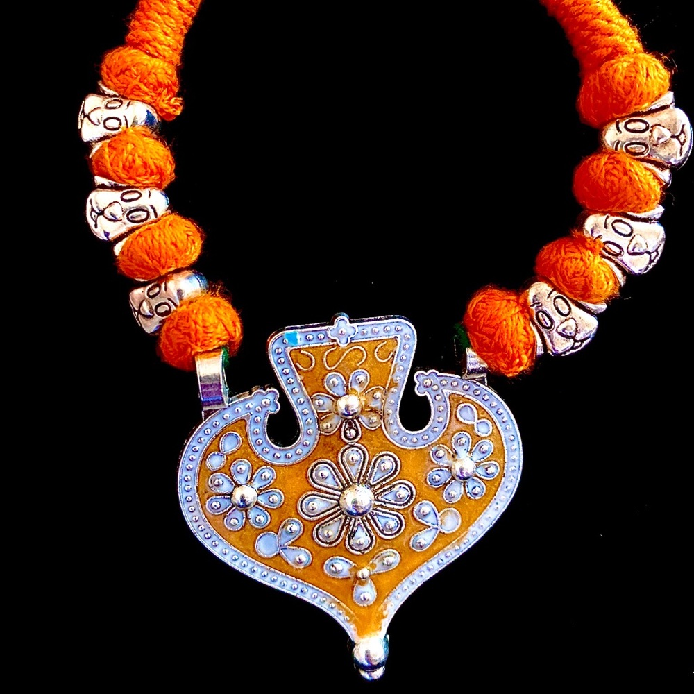 Choker necklace